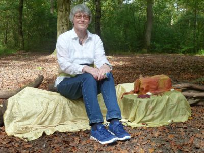 Biodiversitätsbotschafterin Annette Volz im Oberwald (Quelle: Günter Volz)