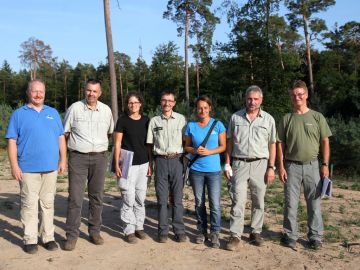 Die Mitarbeiter von Forst BW (2,4,6) und vom NABU (1,3,5,7), (Foto: NABU)